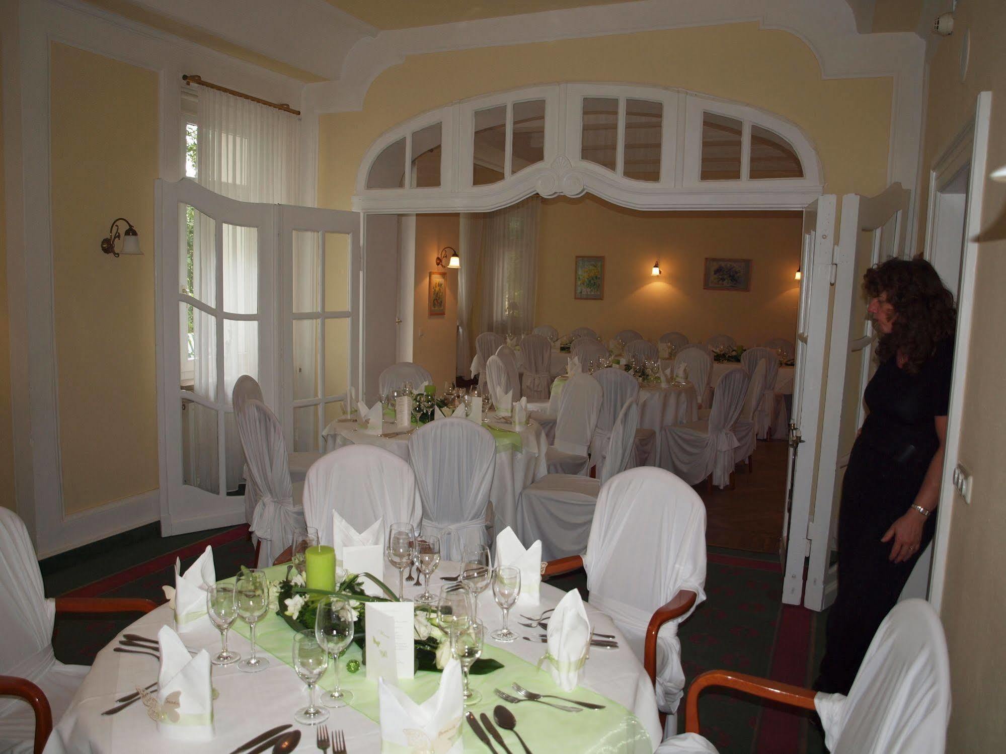 Hotel & Restaurant Bellevue Schmoelln Eksteriør bilde